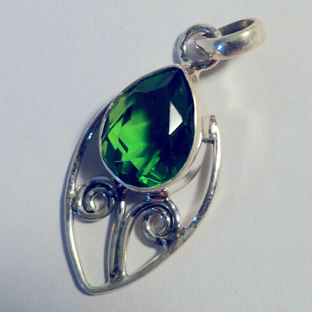 5CT Natural Peridot Pendant Necklace NWT